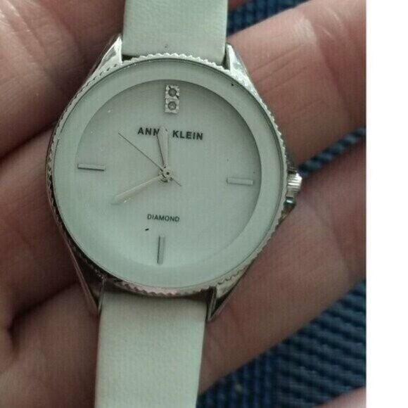 Ladies watch - Picture 1 of 4